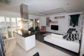 Apartment Mate, Omiš